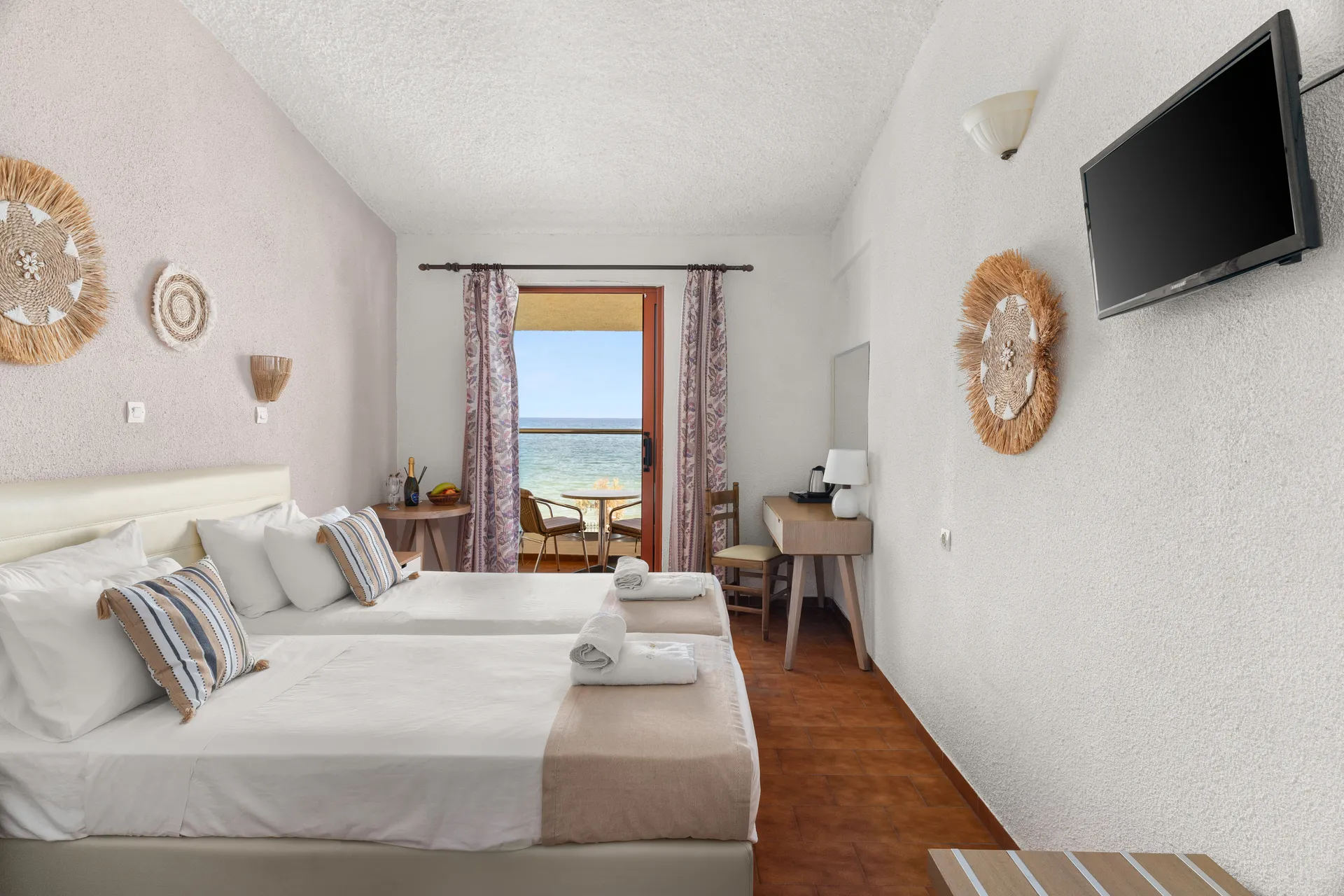 Tiara Holidays - Iliessa Beach Hotel - Classic Double Room Sea View - bedroom